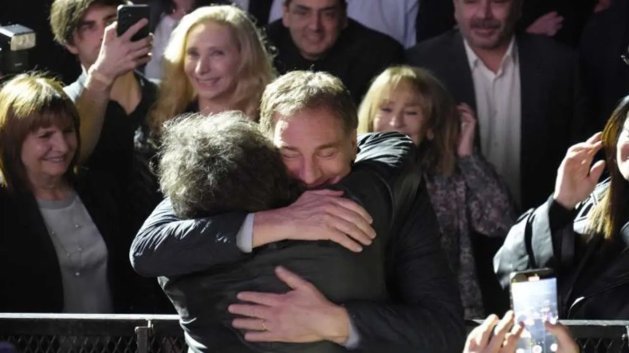 javier-milei-y-diego-santilli-2116608