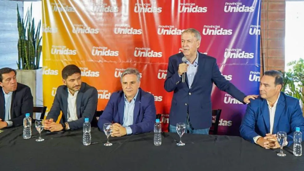 schiaretti-junto-a-los-gobernadores-de-provincias-unidas-2098545