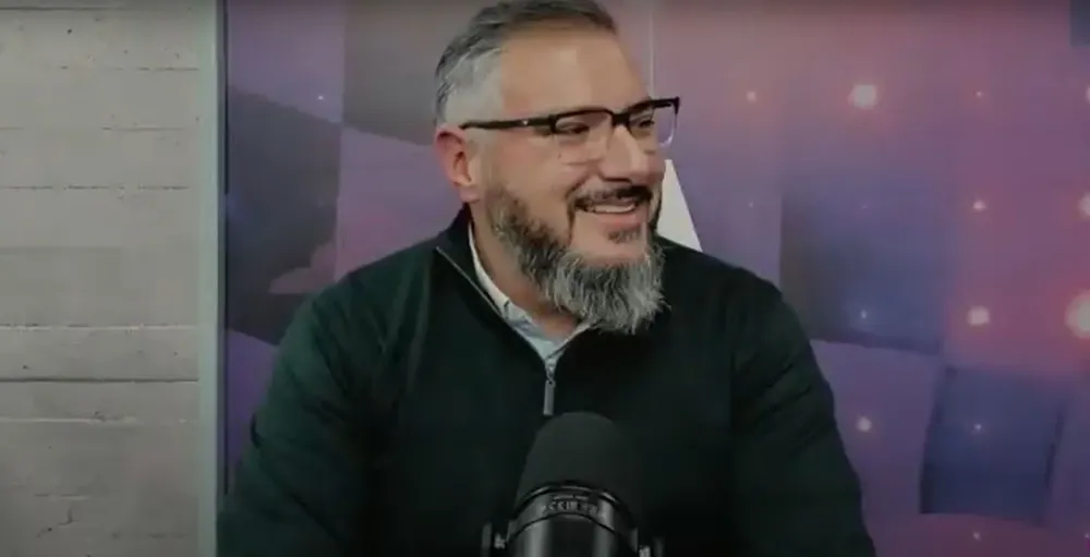 Raul-La-Cava-mesa-chica