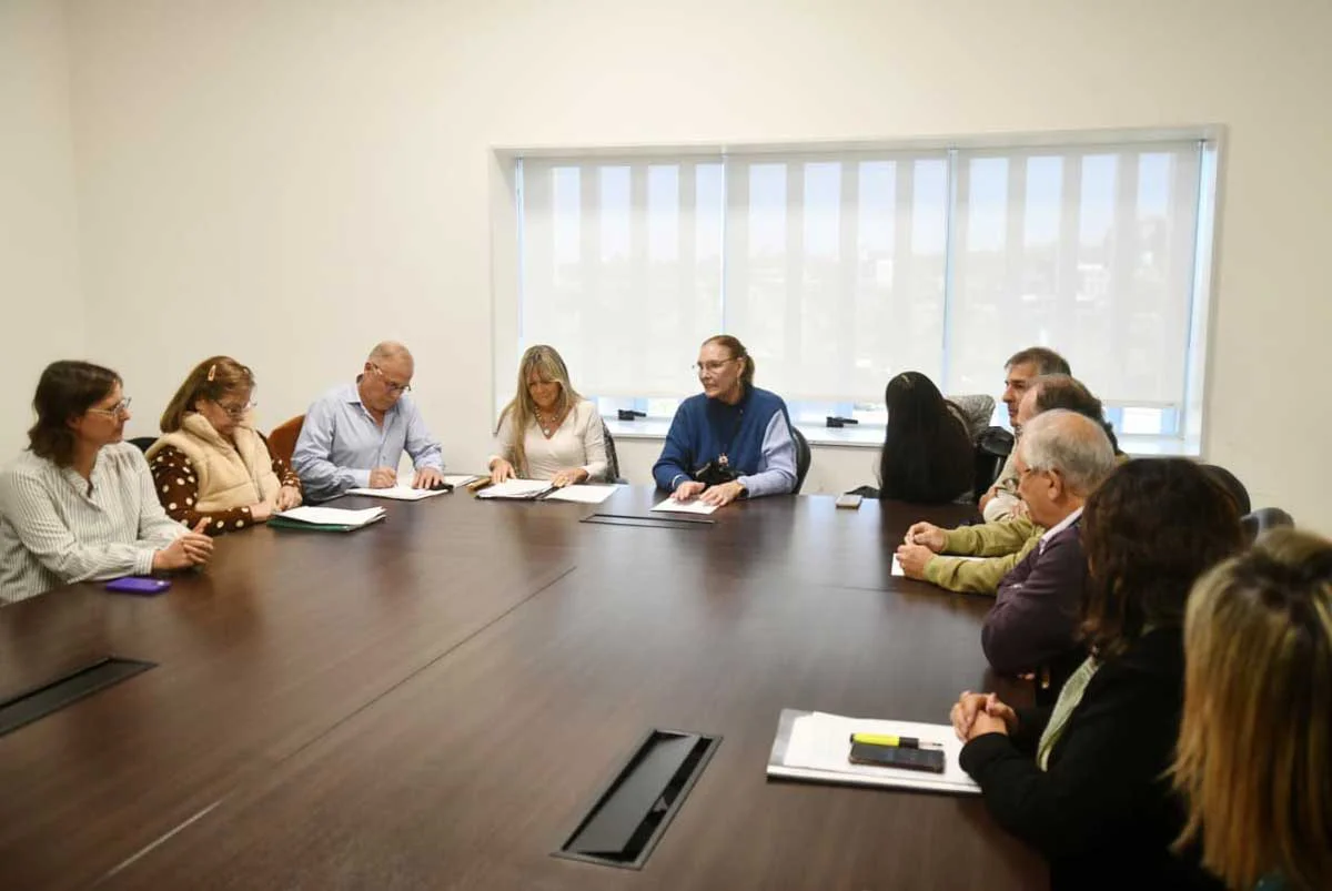 jubilados-con-legisladores-(2)