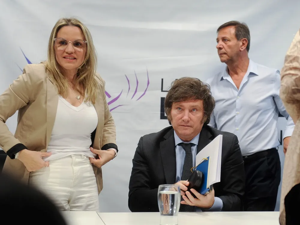 Oy-YVmvUu_2000x1500__1