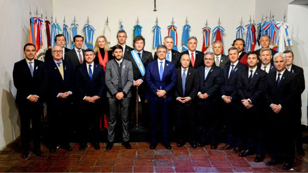 el-presidente-javier-milei-y-los-gobernadores-2098075
