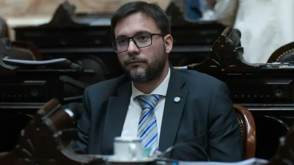 cnne-1746319-oscar-agost-carreno