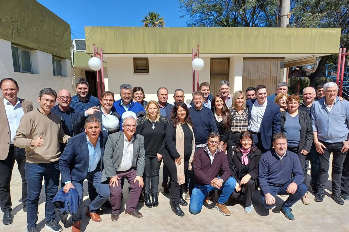 legisladores-intendentes-foro-ucr-(1)