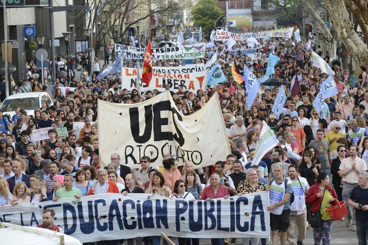 marcha-en-defensa-de-lo-publico-13