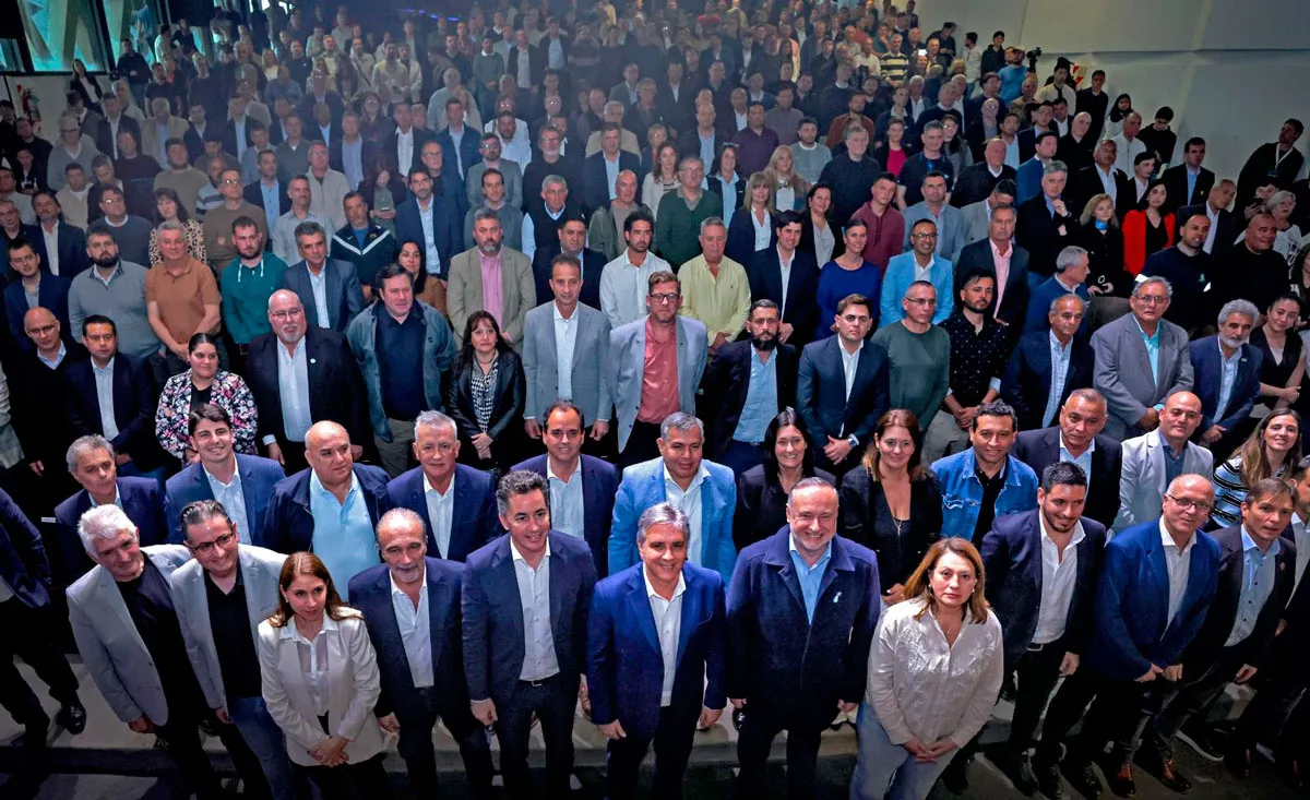 llaryora-intendentes-panal