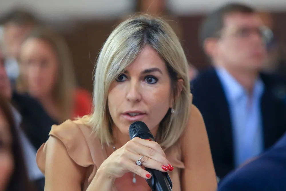 multimedia.normal.9250b360fba39f76.YWxlamFuZHJhIGZlcnJlcm8gMV9ub3JtYWwud2VicA==