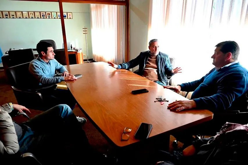 Mestre-encabezó-una-reunión (1)
