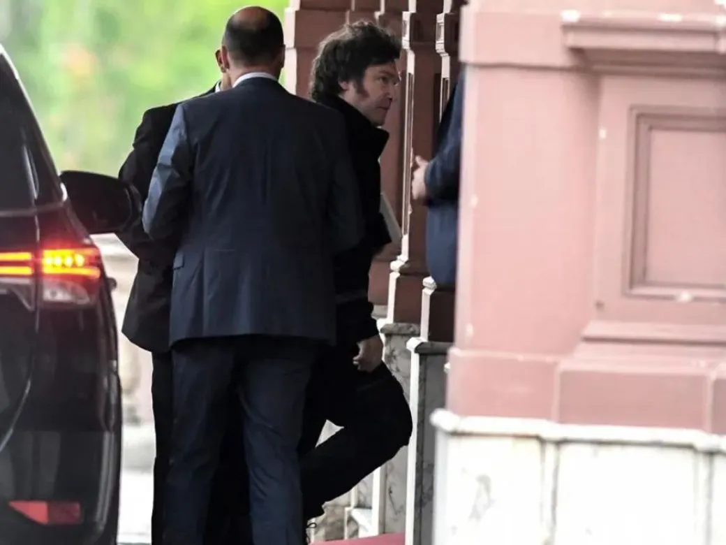 javier-milei-convoco-a-una-reunion-con-funcionaros-en-casa-rosada-este-martes-2095739