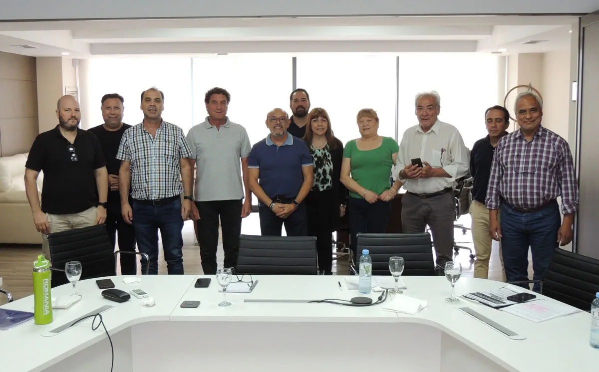 Tras la tensión legislativa, tregua y acuerdo entre Llaryora y los ...